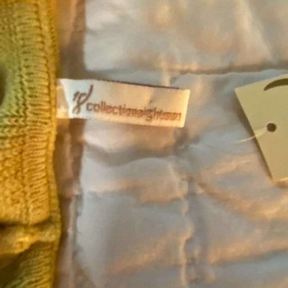 NWT~Collection eighteen Ruffled Knit Scarf - Picture 8 of 10